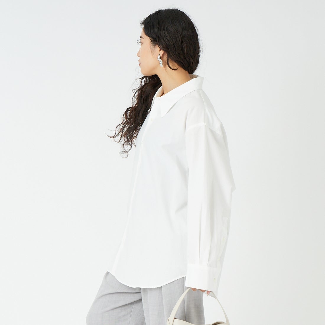 SOPHIE TALKS ABOUT THE WEATHER [ソフィートークスアバウトザウェザー] オーバーサイズシャツ [COM-26S-SH01] WHITE &&モデル身長：162cm 着用サイズ：1&&