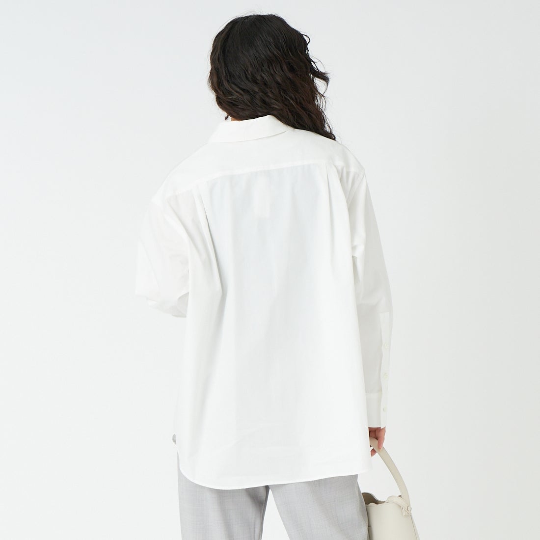 SOPHIE TALKS ABOUT THE WEATHER [ソフィートークスアバウトザウェザー] オーバーサイズシャツ [COM-26S-SH01] WHITE &&モデル身長：162cm 着用サイズ：1&&