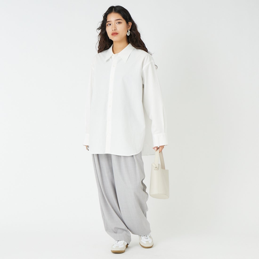 SOPHIE TALKS ABOUT THE WEATHER [ソフィートークスアバウトザウェザー] オーバーサイズシャツ [COM-26S-SH01] WHITE &&モデル身長：162cm 着用サイズ：1&&