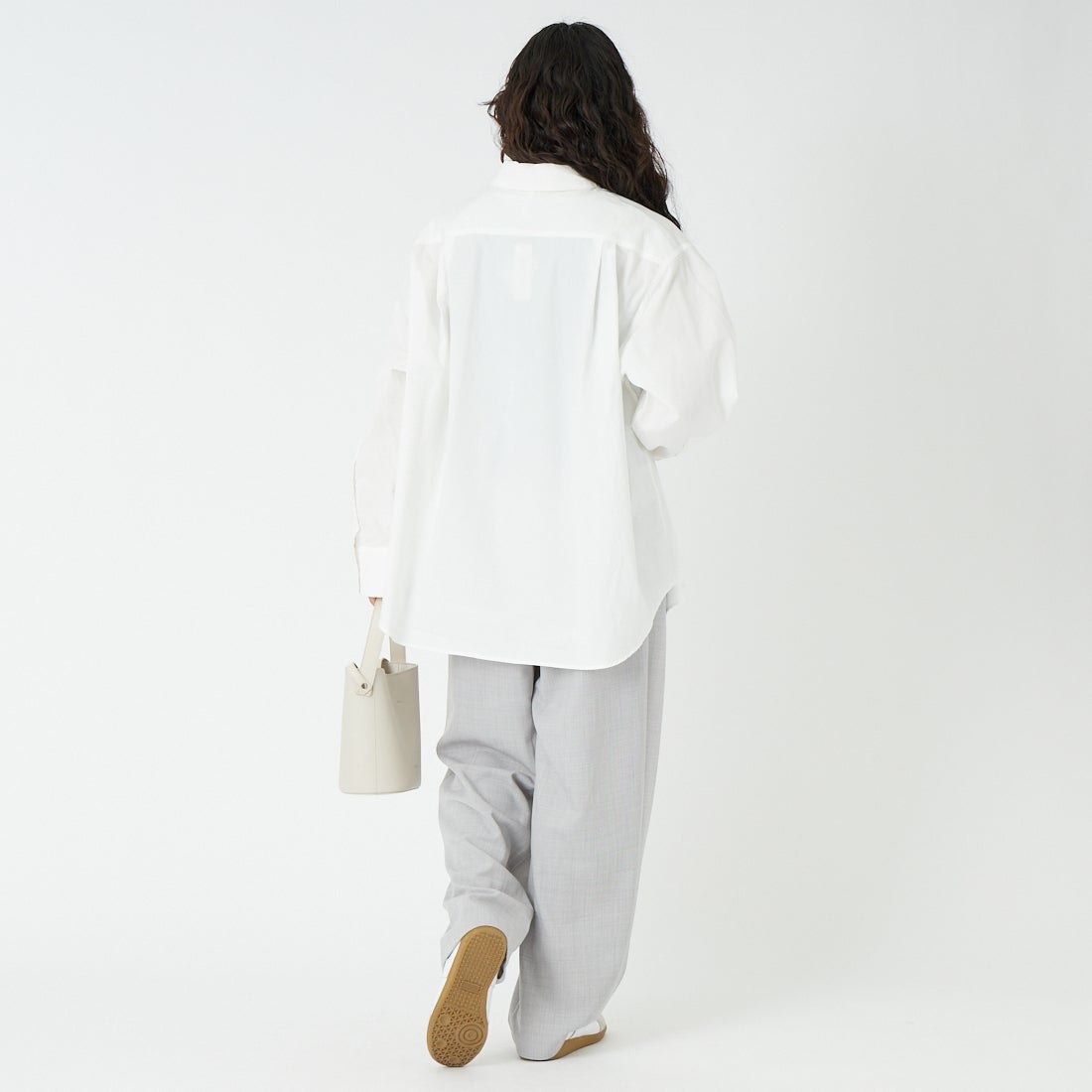 SOPHIE TALKS ABOUT THE WEATHER [ソフィートークスアバウトザウェザー] オーバーサイズシャツ [COM-26S-SH01] WHITE &&モデル身長：162cm 着用サイズ：1&&
