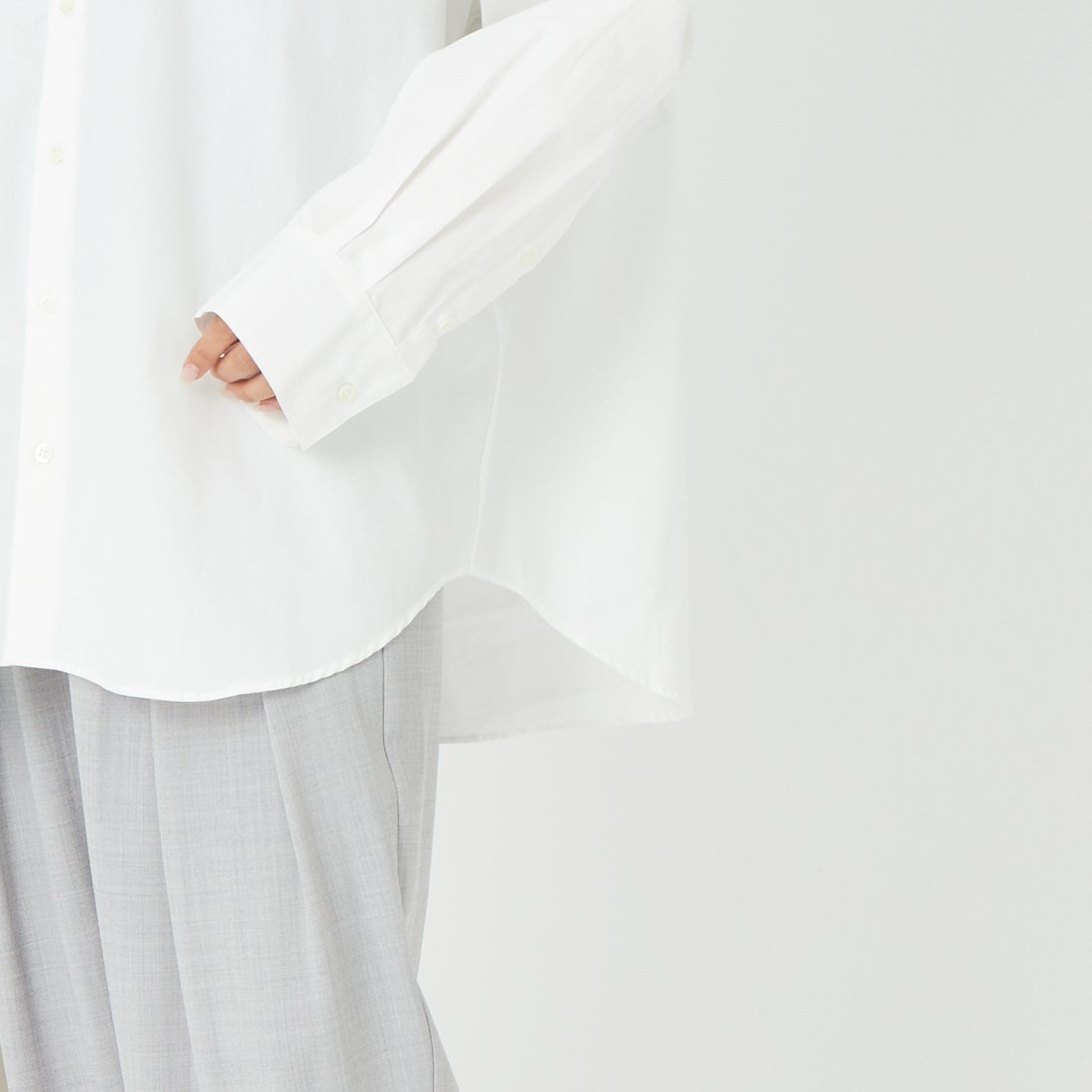 SOPHIE TALKS ABOUT THE WEATHER [ソフィートークスアバウトザウェザー] オーバーサイズシャツ [COM-26S-SH01] WHITE &&モデル身長：162cm 着用サイズ：1&&