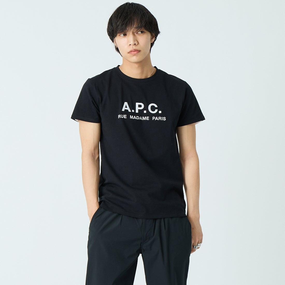 A.P.C. [アー・ペー・セー] APCロゴTシャツ [T-SHIRT-RUE-MADAME-H] 99 NOIR &&モデル身長：179cm 着用サイズ：S&&