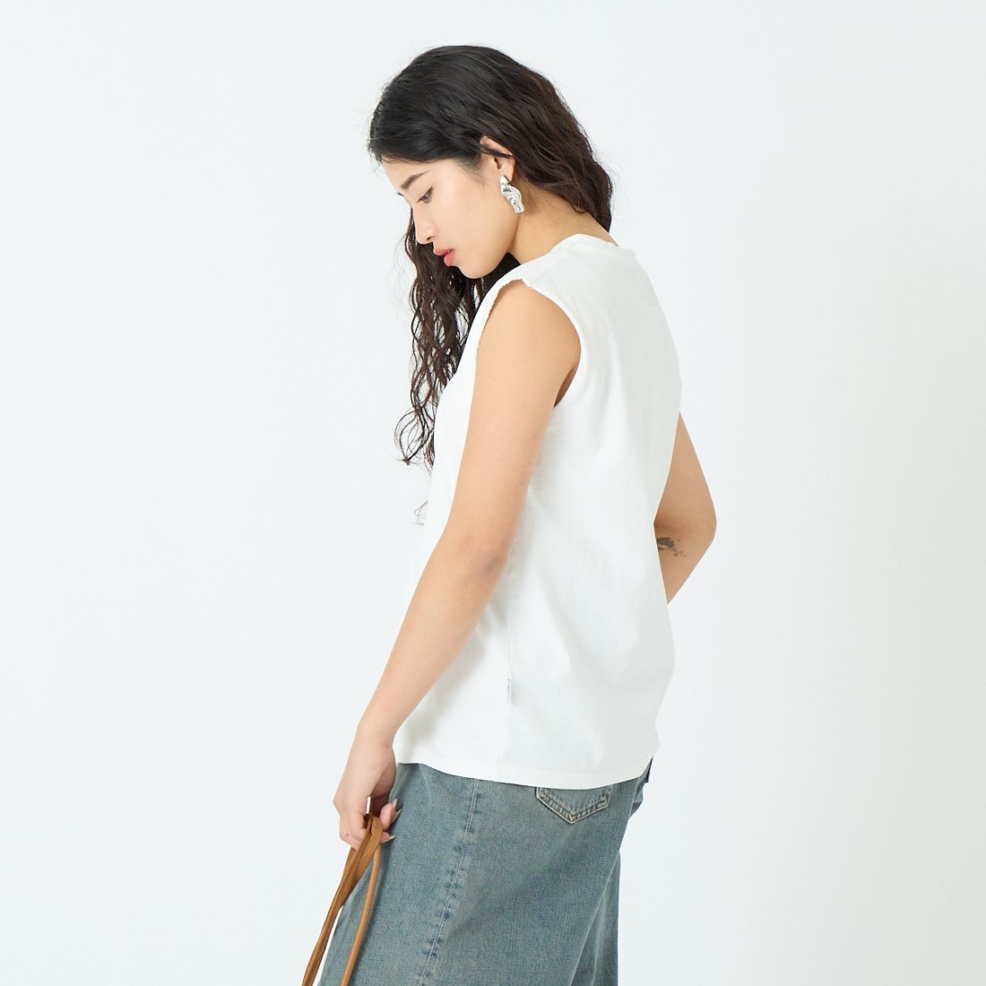 MM6 Maison Margiela [エムエムシックス メゾン マルジェラ] タンクトップ [S52NL0074-M20050] 101 OFF WH &&モデル身長：162cm 着用サイズ：S&&