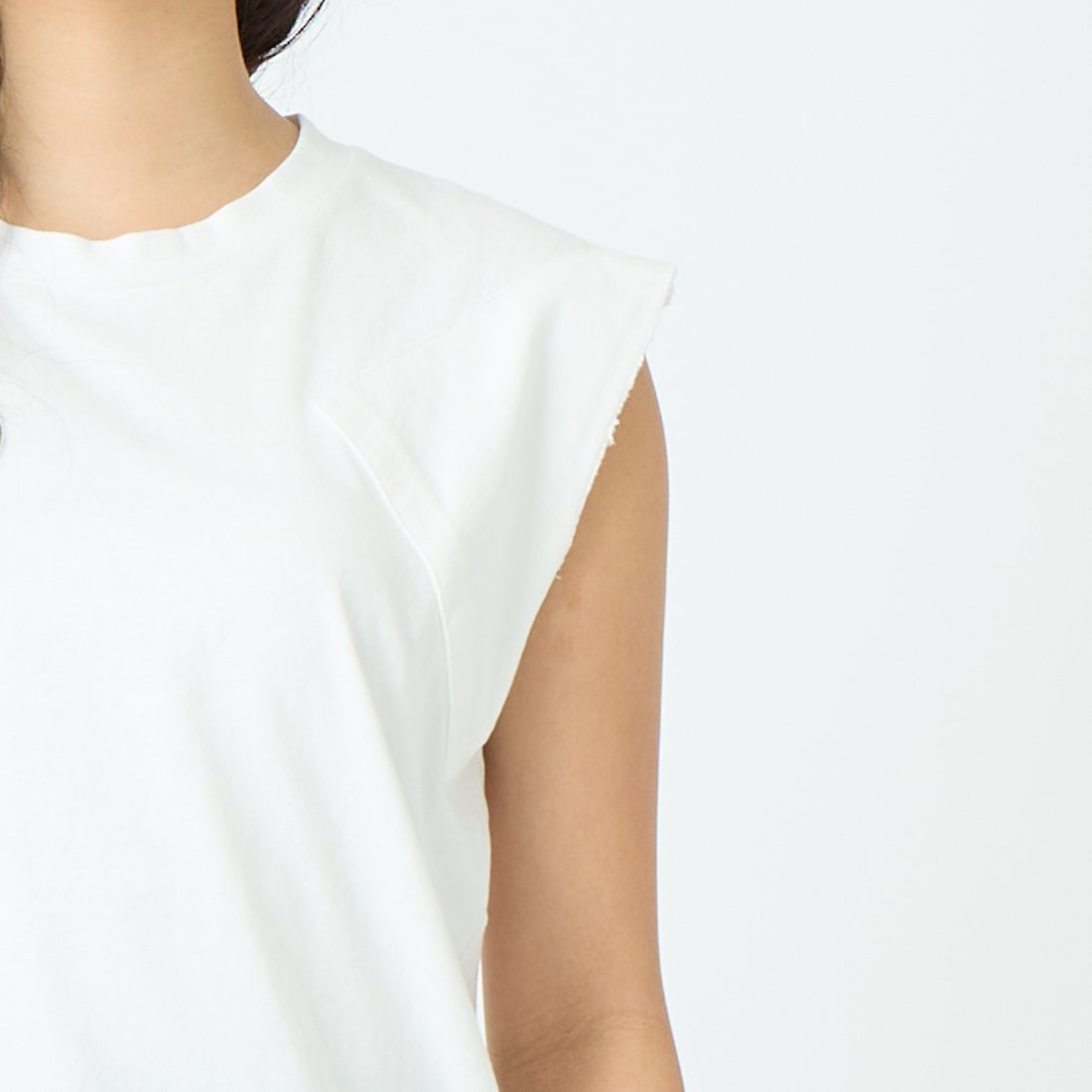 MM6 Maison Margiela [エムエムシックス メゾン マルジェラ] タンクトップ [S52NL0074-M20050] 101 OFF WH &&モデル身長：162cm 着用サイズ：S&&