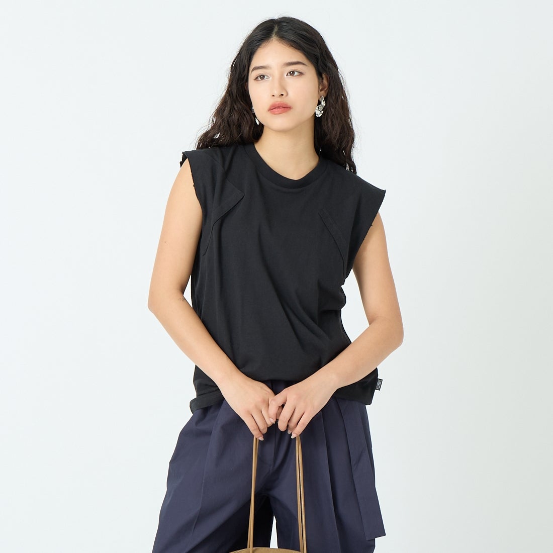 MM6 Maison Margiela [エムエムシックス メゾン マルジェラ] タンクトップ [S52NL0074-M20050] 900 BLACK &&モデル身長：162cm 着用サイズ：S&&