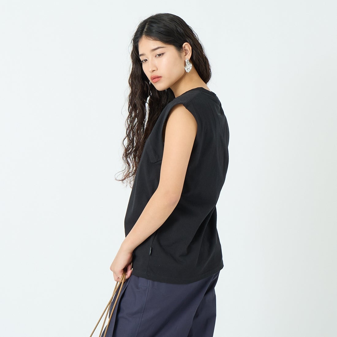 MM6 Maison Margiela [エムエムシックス メゾン マルジェラ] タンクトップ [S52NL0074-M20050] 900 BLACK &&モデル身長：162cm 着用サイズ：S&&