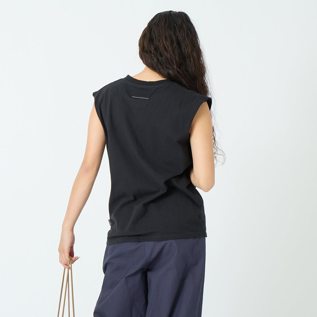 MM6 Maison Margiela [エムエムシックス メゾン マルジェラ] タンクトップ [S52NL0074-M20050] 900 BLACK &&モデル身長：162cm 着用サイズ：S&&