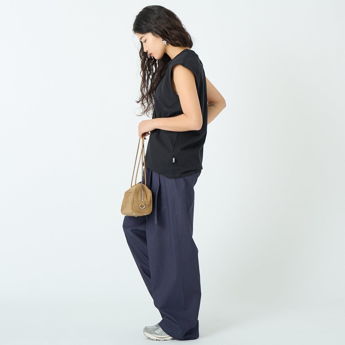 MM6 Maison Margiela [エムエムシックス メゾン マルジェラ] タンクトップ [S52NL0074-M20050] 900 BLACK &&モデル身長：162cm 着用サイズ：S&&