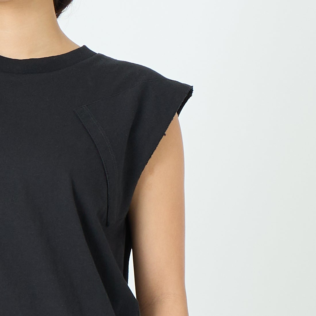 MM6 Maison Margiela [エムエムシックス メゾン マルジェラ] タンクトップ [S52NL0074-M20050] 900 BLACK &&モデル身長：162cm 着用サイズ：S&&