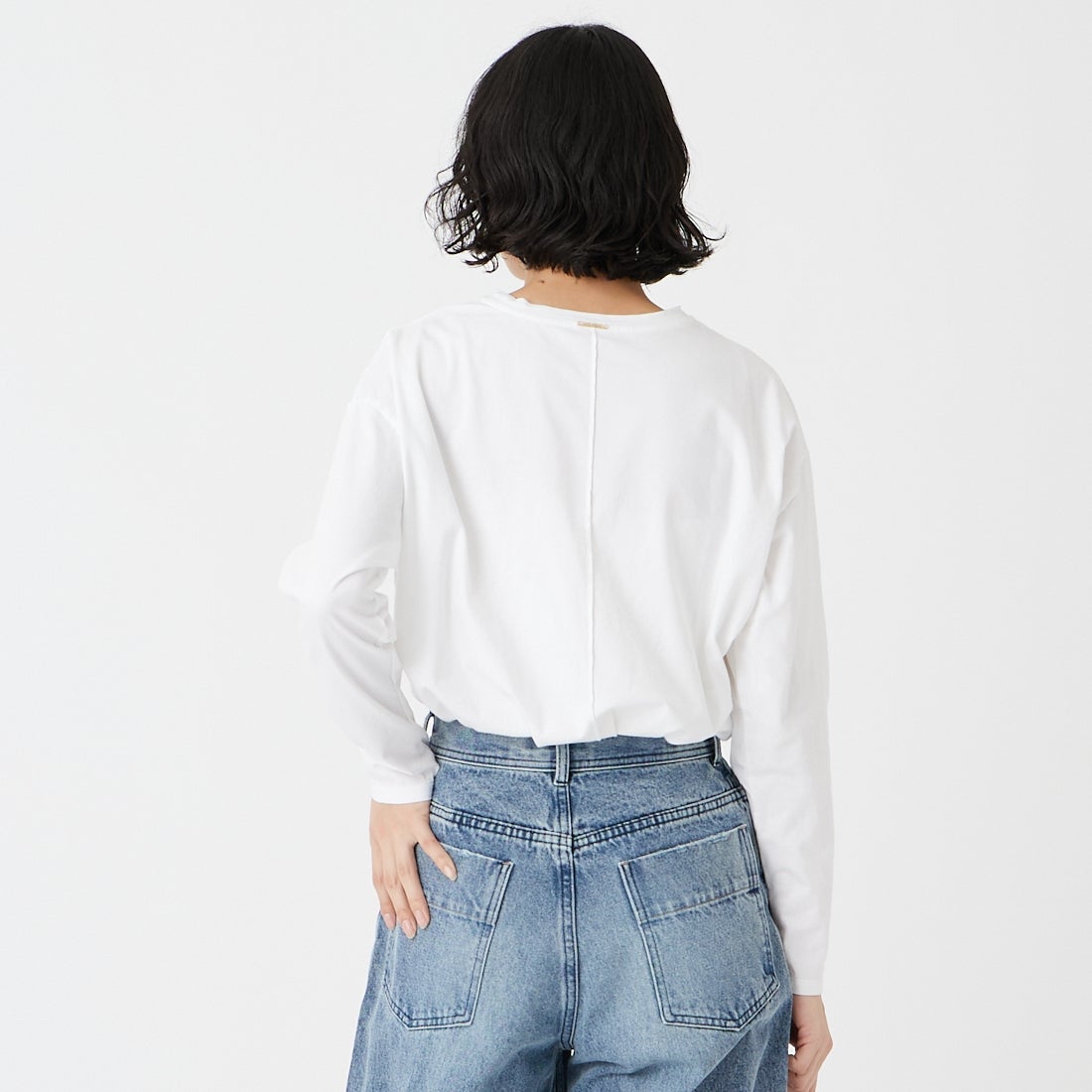 MICA&DEAL [マイカアンドディール] ロゴプリントロングスリーブTシャツ [0126109022] WHITE &&モデル身長：162cm 着用サイズ：F&&