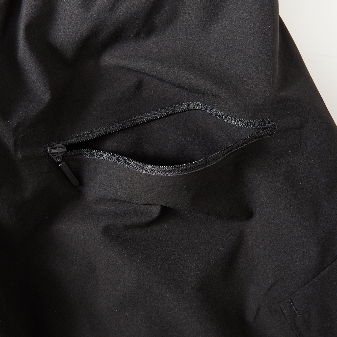 DESCENTE ALLTERRAIN [デサントオルテライン] シームレスストレッチワイドカーゴパンツ [DU6SLPA2M] BK00