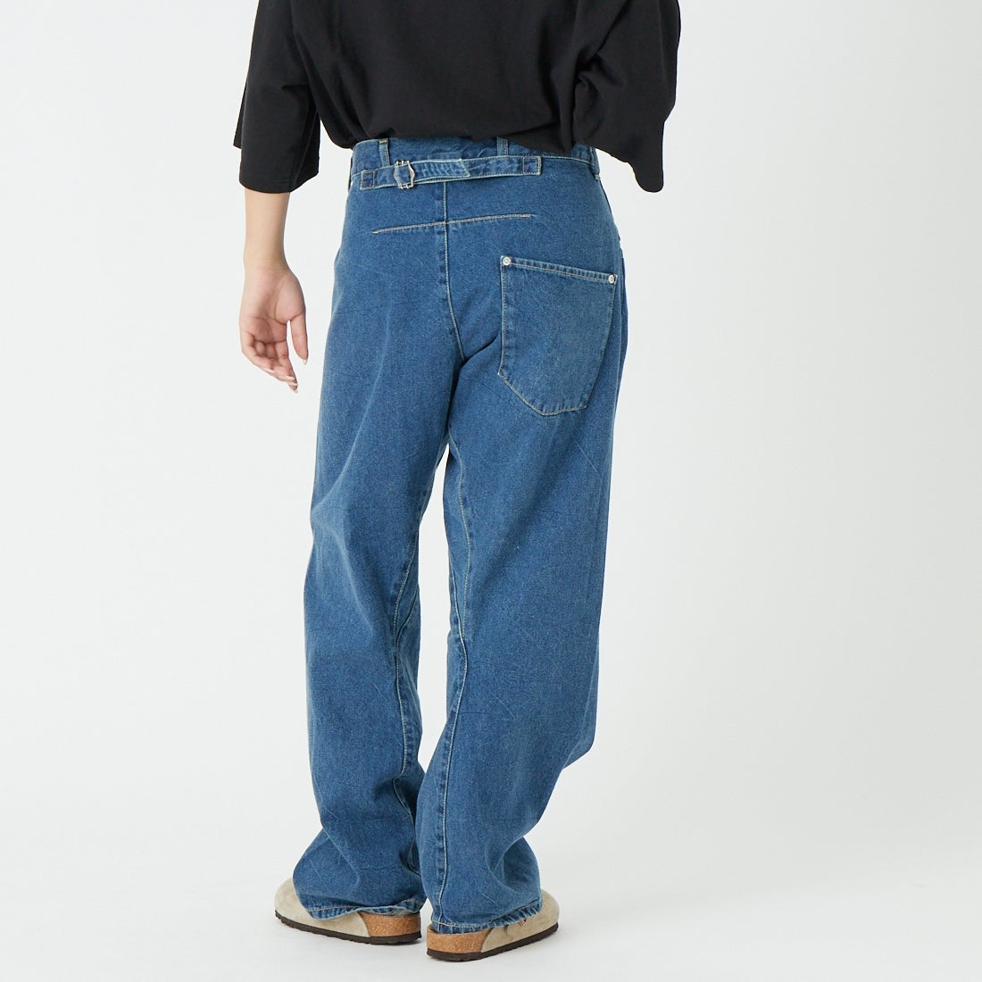 SOPHIE TALKS ABOUT THE WEATHER [ソフィートークスアバウトザウェザー] シンチバックジーンズ [COM-26S-DM01] INDIGO &&モデル身長：162cm 着用サイズ：1&&