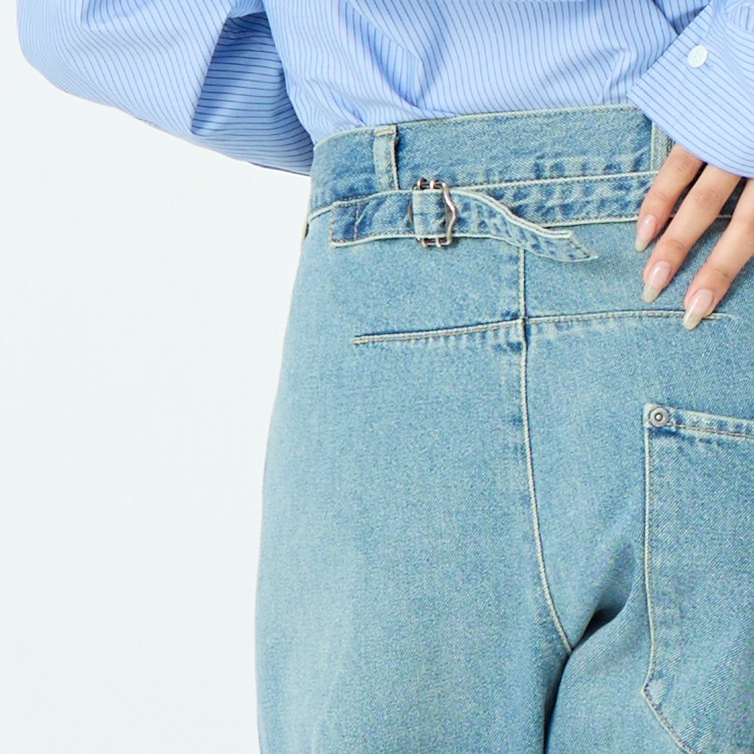 SOPHIE TALKS ABOUT THE WEATHER [ソフィートークスアバウトザウェザー] シンチバックジーンズ [COM-26S-DM07] L.BLUE &&モデル身長：162cm 着用サイズ：1&&