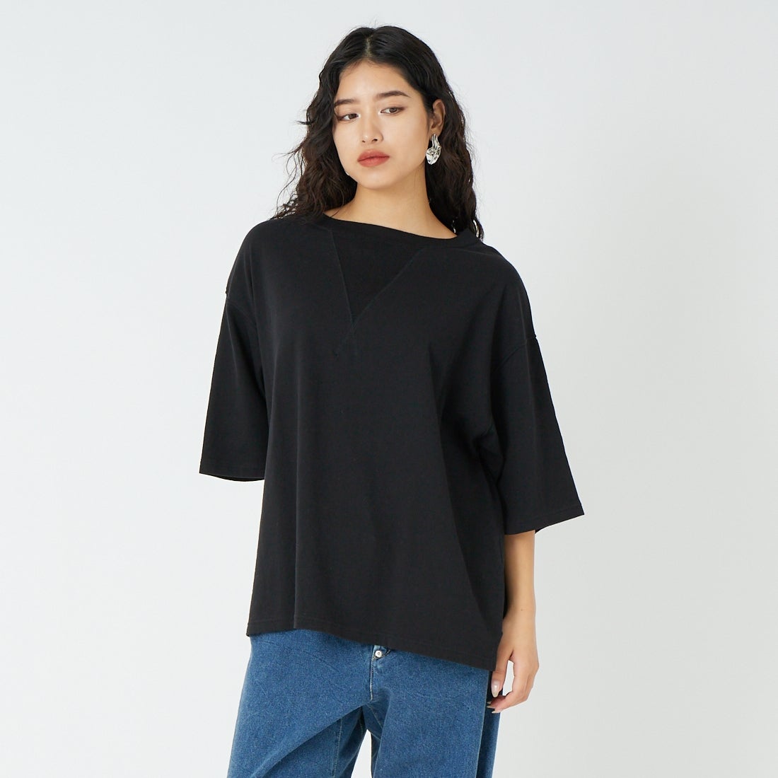 SOPHIE TALKS ABOUT THE WEATHER [ソフィートークスアバウトザウェザー] ガゼットビッグTシャツ [COM-26S-CU02] BLACK &&モデル身長：162cm 着用サイズ：0&&