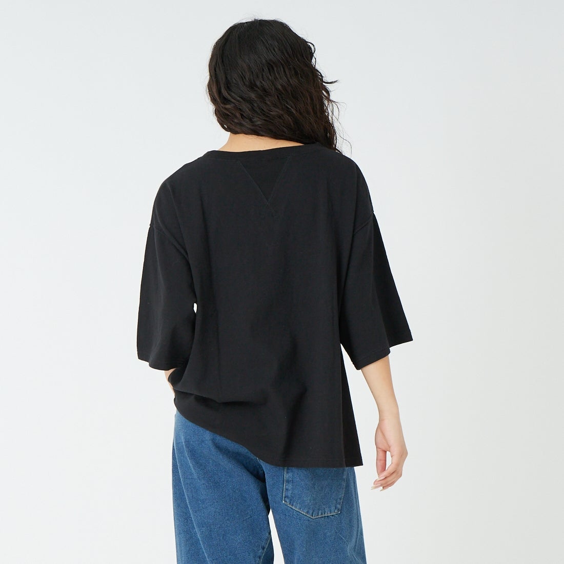 SOPHIE TALKS ABOUT THE WEATHER [ソフィートークスアバウトザウェザー] ガゼットビッグTシャツ [COM-26S-CU02] BLACK &&モデル身長：162cm 着用サイズ：0&&