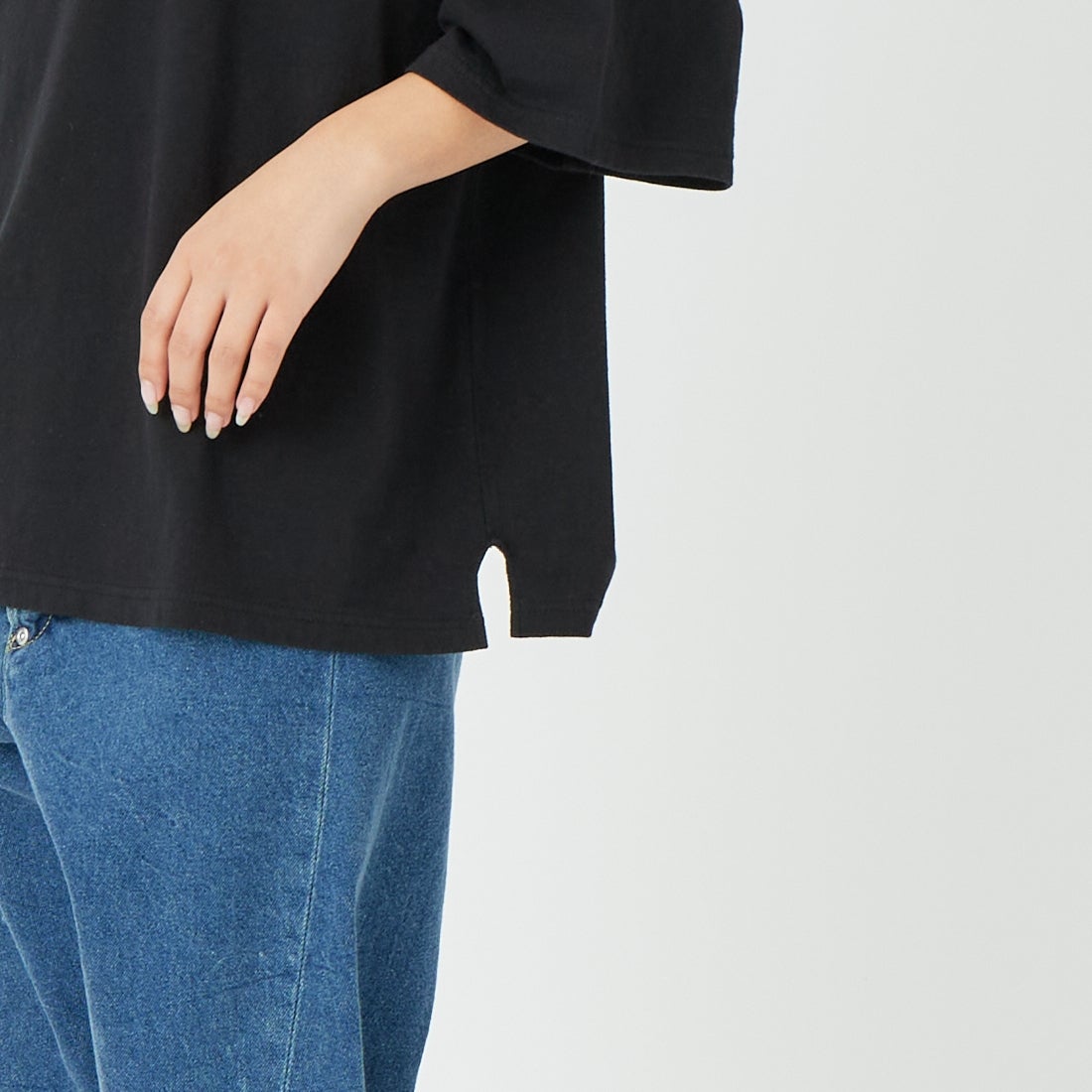 SOPHIE TALKS ABOUT THE WEATHER [ソフィートークスアバウトザウェザー] ガゼットビッグTシャツ [COM-26S-CU02] BLACK &&モデル身長：162cm 着用サイズ：0&&