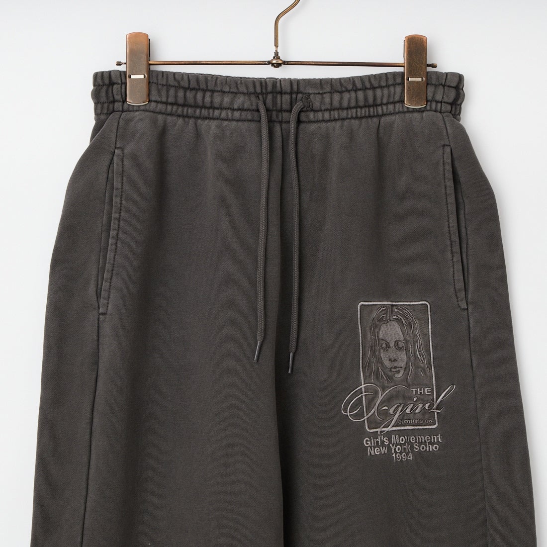 X-girl [エックスガール] ピグメントダイ フェイス&ロゴスクエアパッチ スウェットパンツ [105261031005] BLACK