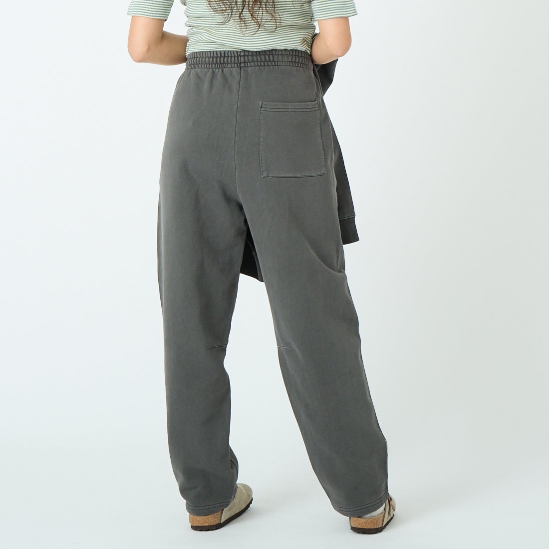 X-girl [エックスガール] ピグメントダイ フェイス&ロゴスクエアパッチ スウェットパンツ [105261031005] BLACK &&モデル身長：162cm 着用サイズ：S&&