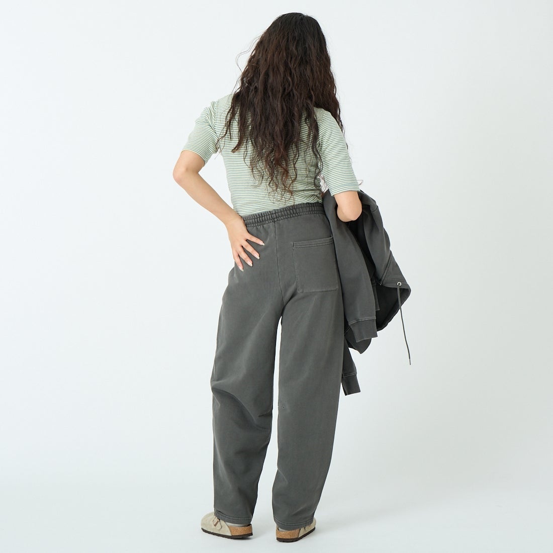 X-girl [エックスガール] ピグメントダイ フェイス&ロゴスクエアパッチ スウェットパンツ [105261031005] BLACK &&モデル身長：162cm 着用サイズ：S&&