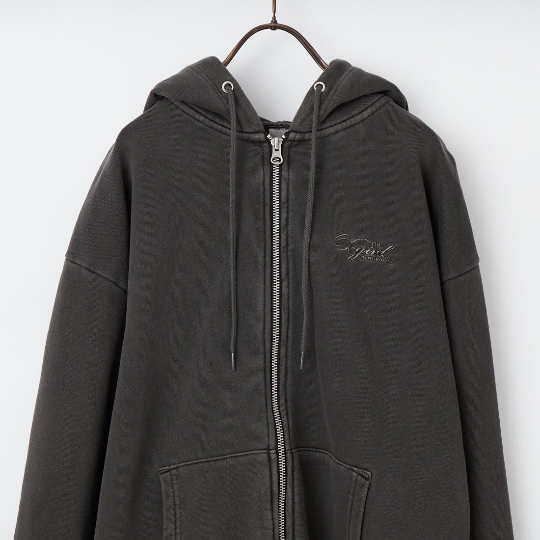 X-girl [エックスガール] ピグメントダイ フェイス&ロゴスクエアパッチ ジップアップフーディ [105261012014] BLACK