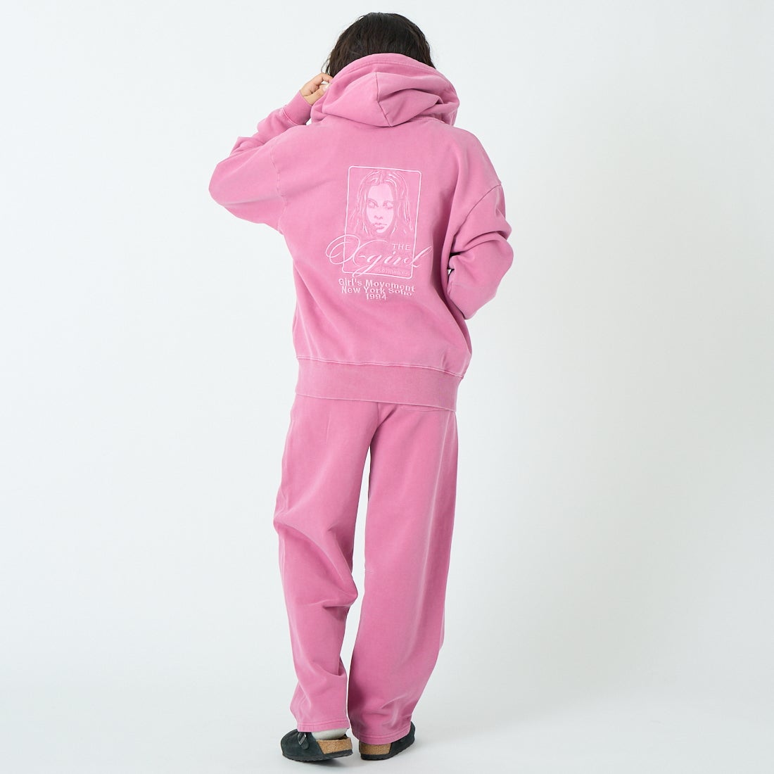 X-girl [エックスガール] ピグメントダイ フェイス&ロゴスクエアパッチ ジップアップフーディ [105261012014] PINK &&モデル身長：162cm 着用サイズ：M&&