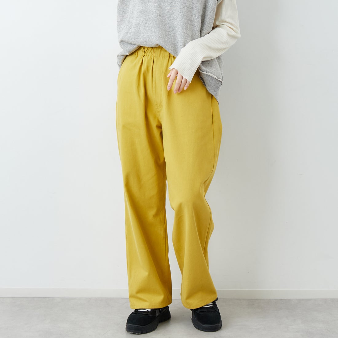 UNIVERSAL OVERALL [ユニバーサルオーバーオール] 別注 バックポケットイージーパンツ [U2612600IN-JF] ｲｴﾛｰ &&モデル身長：162cm 着用サイズ：M&&