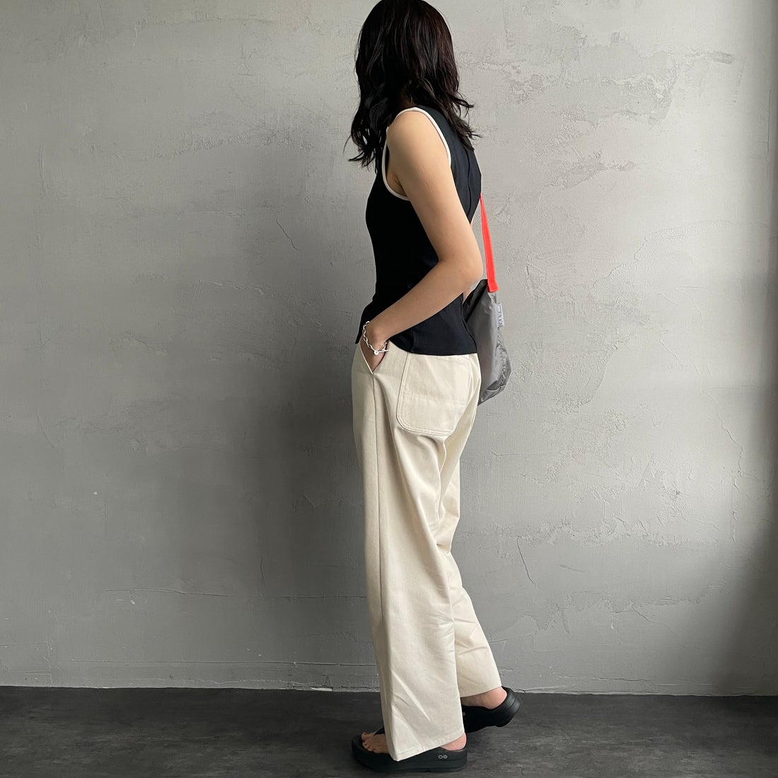 UNIVERSAL OVERALL [ユニバーサルオーバーオール] 別注 バックポケットイージーパンツ [U2612600IN-JF] ｷﾅﾘ&&モデル身長：160cm 着用サイズ：S&&