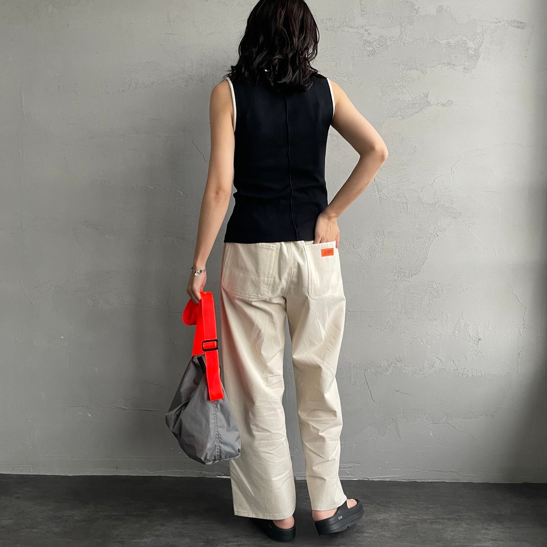 UNIVERSAL OVERALL [ユニバーサルオーバーオール] 別注 バックポケットイージーパンツ [U2612600IN-JF] ｷﾅﾘ&&モデル身長：160cm 着用サイズ：S&&