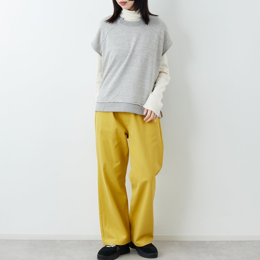 UNIVERSAL OVERALL [ユニバーサルオーバーオール] 別注 バックポケットイージーパンツ [U2612600IN-JF] ｲｴﾛｰ &&モデル身長：162cm 着用サイズ：M&&