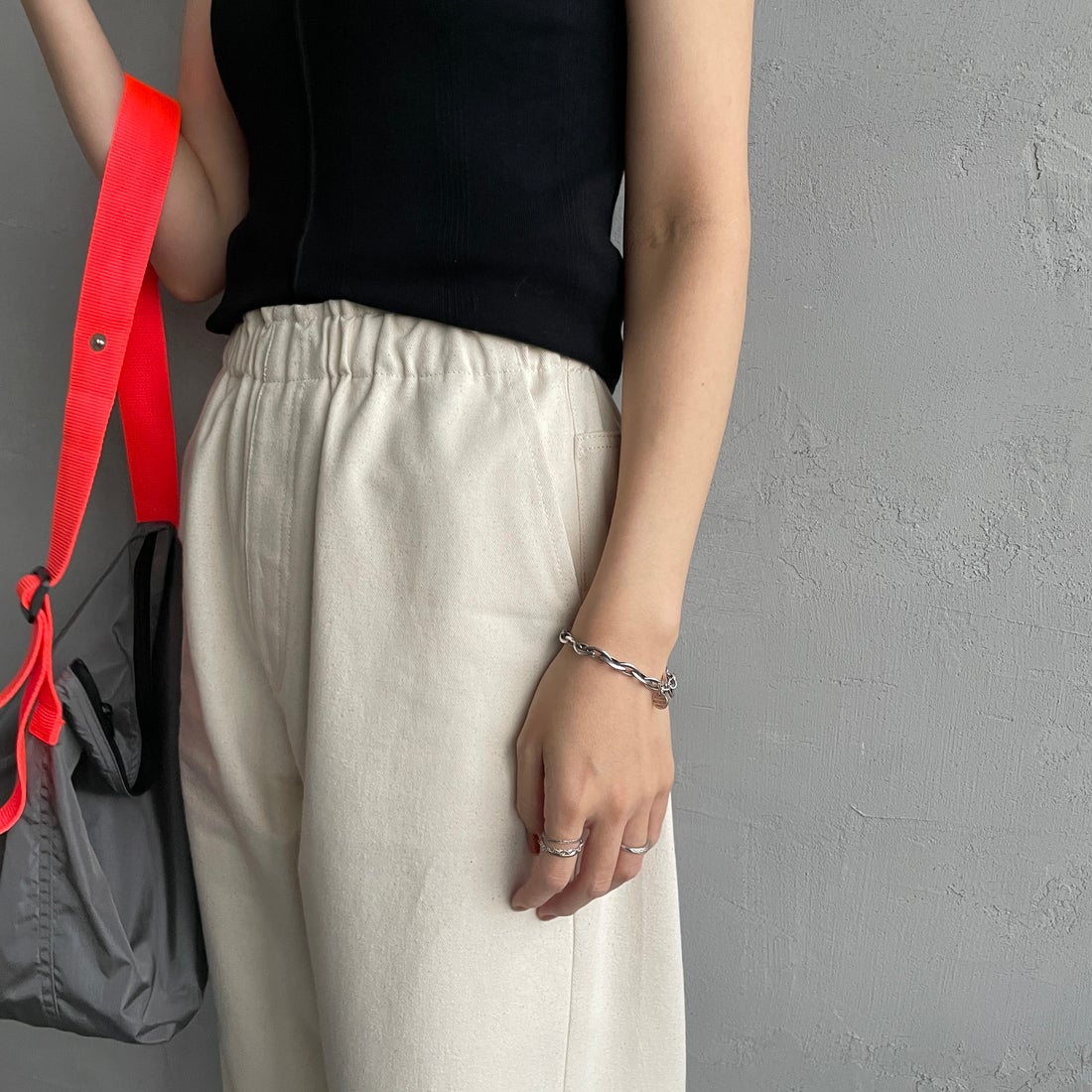 UNIVERSAL OVERALL [ユニバーサルオーバーオール] 別注 バックポケットイージーパンツ [U2612600IN-JF] ｷﾅﾘ&&モデル身長：160cm 着用サイズ：S&&