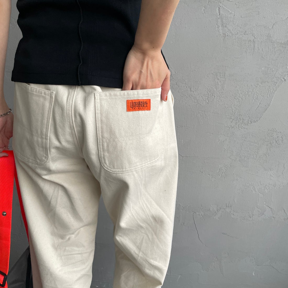 UNIVERSAL OVERALL [ユニバーサルオーバーオール] 別注 バックポケットイージーパンツ [U2612600IN-JF] ｷﾅﾘ&&モデル身長：160cm 着用サイズ：S&&