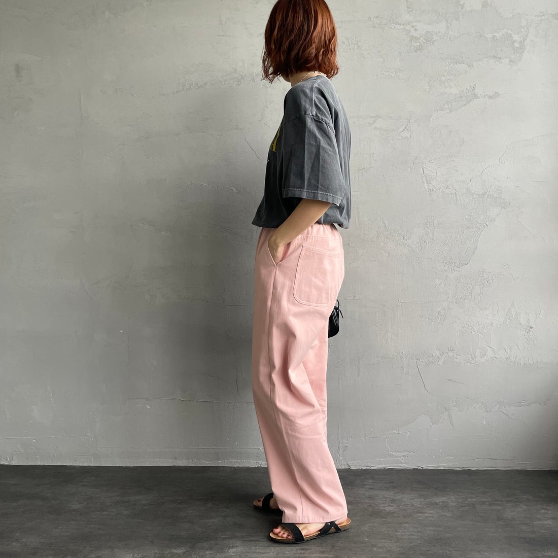 UNIVERSAL OVERALL [ユニバーサルオーバーオール] 別注 バックポケットイージーパンツ [U2612600IN-JF] ﾋﾟﾝｸ &&モデル身長：158cm 着用サイズ：S&&