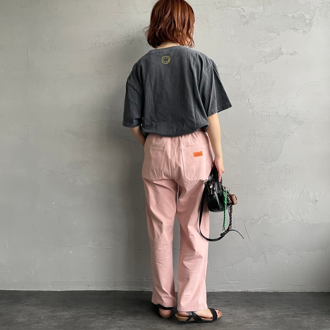 UNIVERSAL OVERALL [ユニバーサルオーバーオール] 別注 バックポケットイージーパンツ [U2612600IN-JF] ﾋﾟﾝｸ &&モデル身長：158cm 着用サイズ：S&&