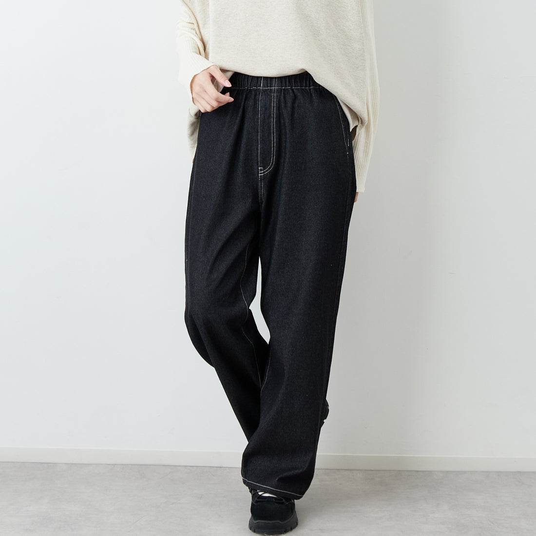 UNIVERSAL OVERALL [ユニバーサルオーバーオール] 別注 バックポケットイージーパンツ [U2612600IN-JF] BLACK USED &&モデル身長：162cm 着用サイズ：M&&