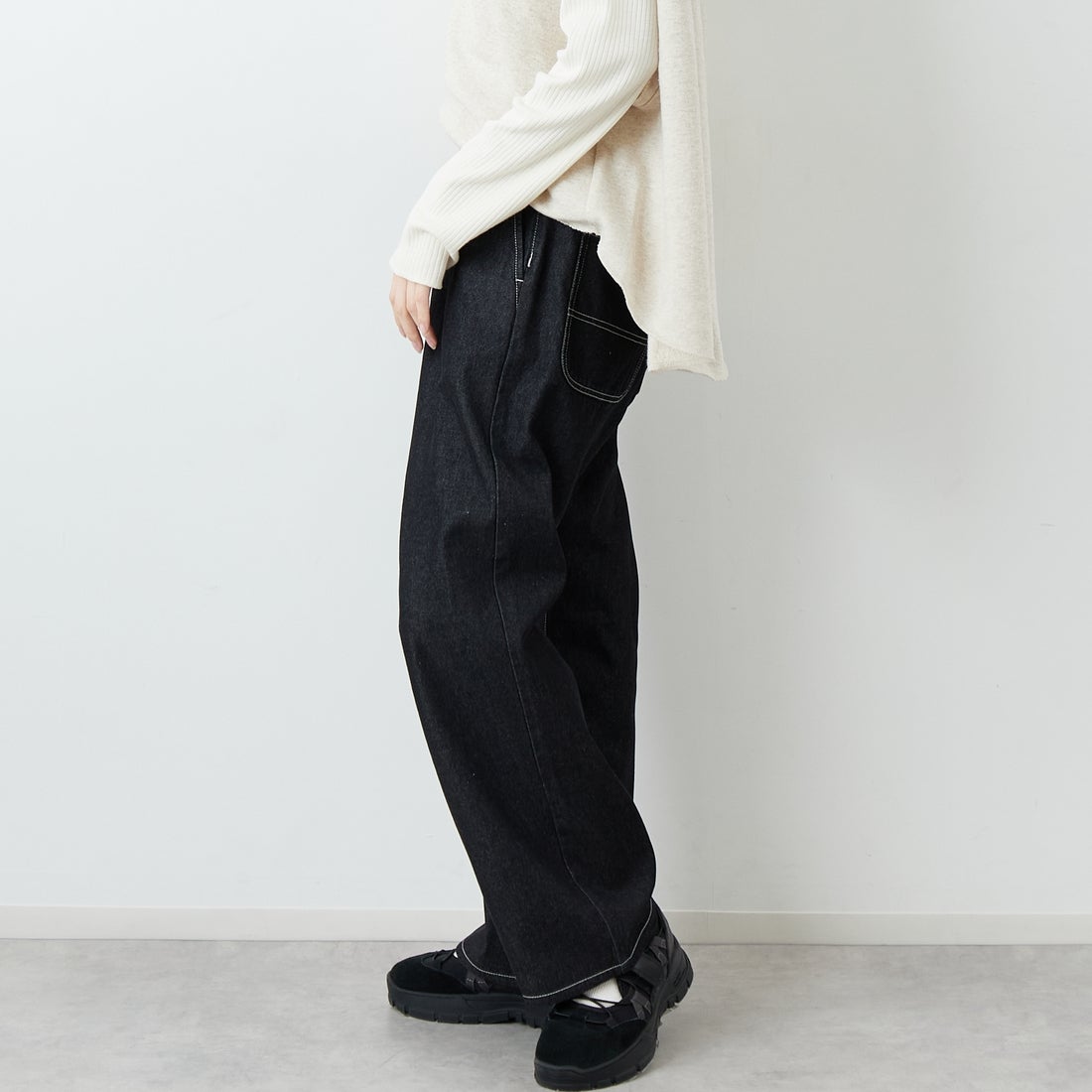 UNIVERSAL OVERALL [ユニバーサルオーバーオール] 別注 バックポケットイージーパンツ [U2612600IN-JF] BLACK USED &&モデル身長：162cm 着用サイズ：M&&