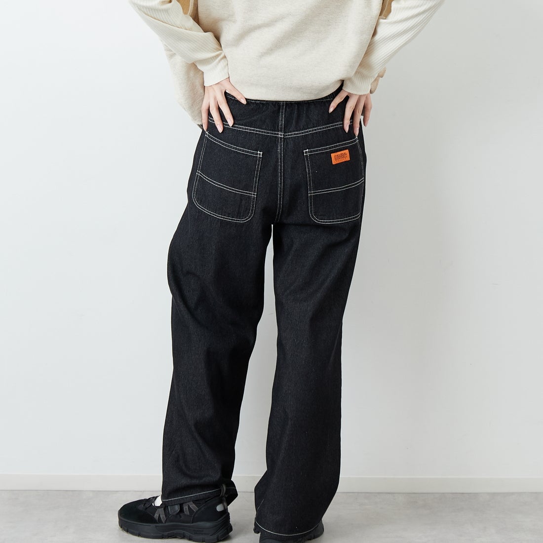 UNIVERSAL OVERALL [ユニバーサルオーバーオール] 別注 バックポケットイージーパンツ [U2612600IN-JF] BLACK USED &&モデル身長：162cm 着用サイズ：M&&