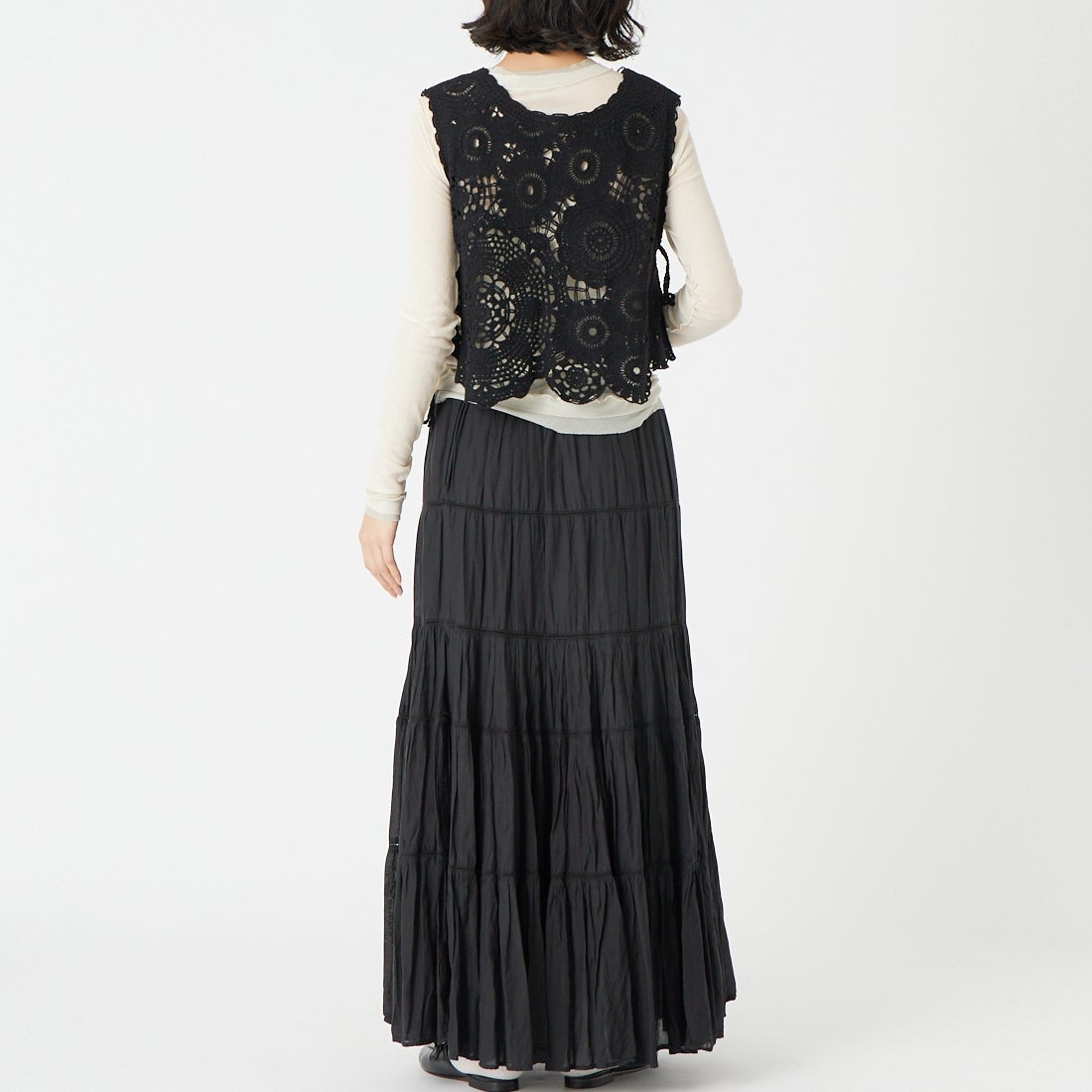 TORRAZZO DONNA [トラッゾドンナ] サイドリボンクロシェ編みベスト [6265-563] 19 BLACK &&モデル身長：162cm 着用サイズ：F&&