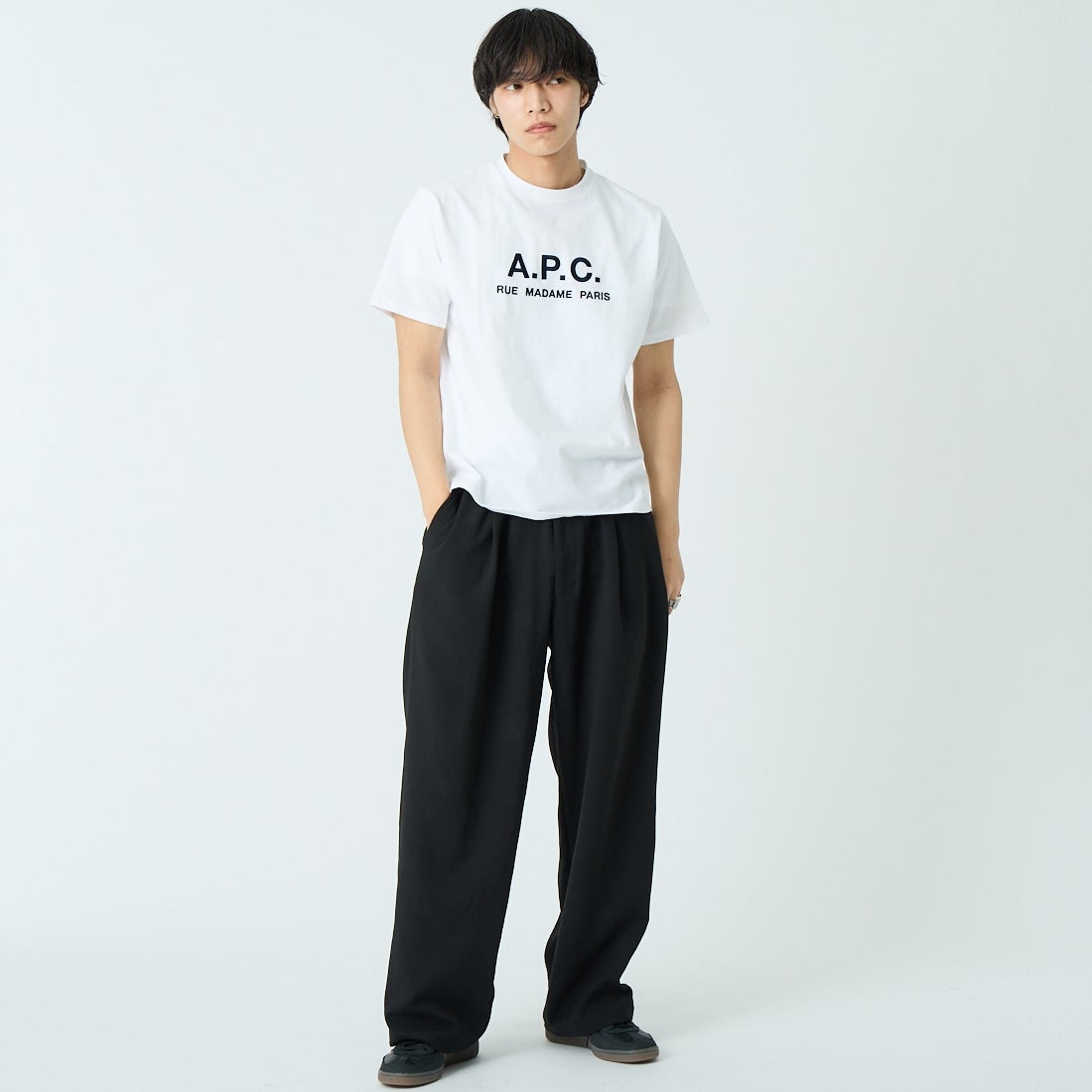 A.P.C. [アー・ペー・セー] APCロゴTシャツ [T-SHIRT-RUE-MADAME-2] 90 BLANC &&モデル身長：179cm 着用サイズ：S&&