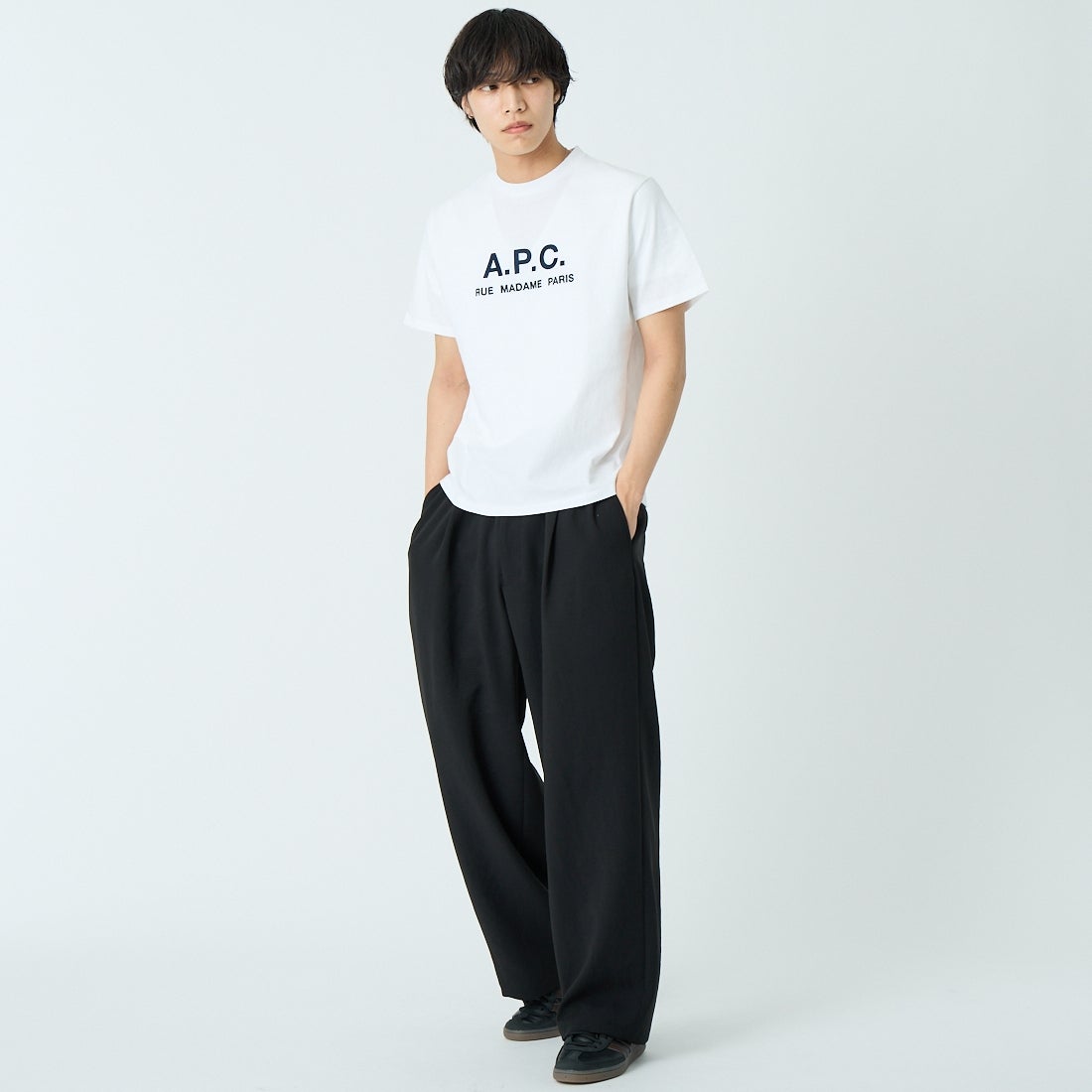 A.P.C. [アー・ペー・セー] APCロゴTシャツ [T-SHIRT-RUE-MADAME-2] 90 BLANC &&モデル身長：179cm 着用サイズ：S&&