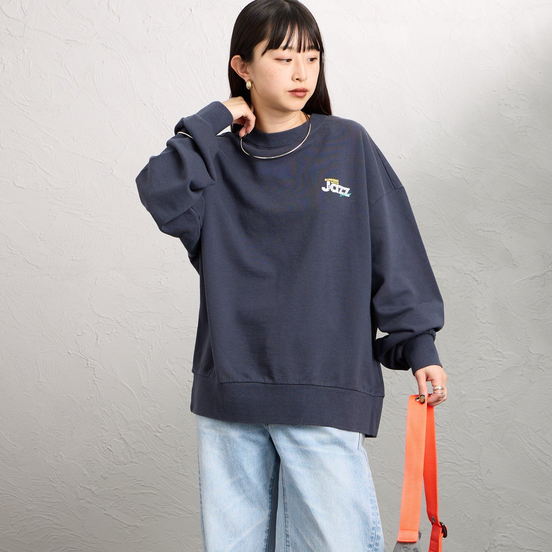THE SHINZONE [ザ シンゾーン] JAZZ GROOVE スウェットシャツ [26SMSCU10] 85 NAVY &&モデル身長：150cm 着用サイズ：F0&&
