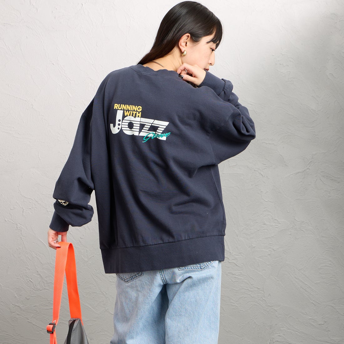 THE SHINZONE [ザ シンゾーン] JAZZ GROOVE スウェットシャツ [26SMSCU10] 85 NAVY &&モデル身長：150cm 着用サイズ：F0&&