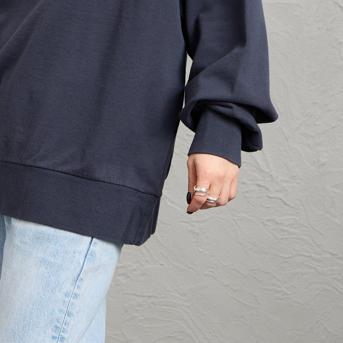 THE SHINZONE [ザ シンゾーン] JAZZ GROOVE スウェットシャツ [26SMSCU10] 85 NAVY &&モデル身長：150cm 着用サイズ：F0&&