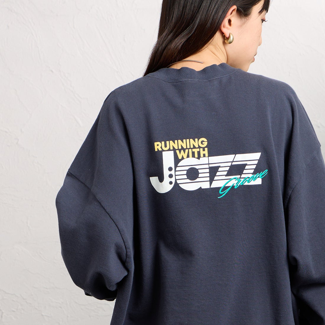 THE SHINZONE [ザ シンゾーン] JAZZ GROOVE スウェットシャツ [26SMSCU10] 85 NAVY &&モデル身長：150cm 着用サイズ：F0&&