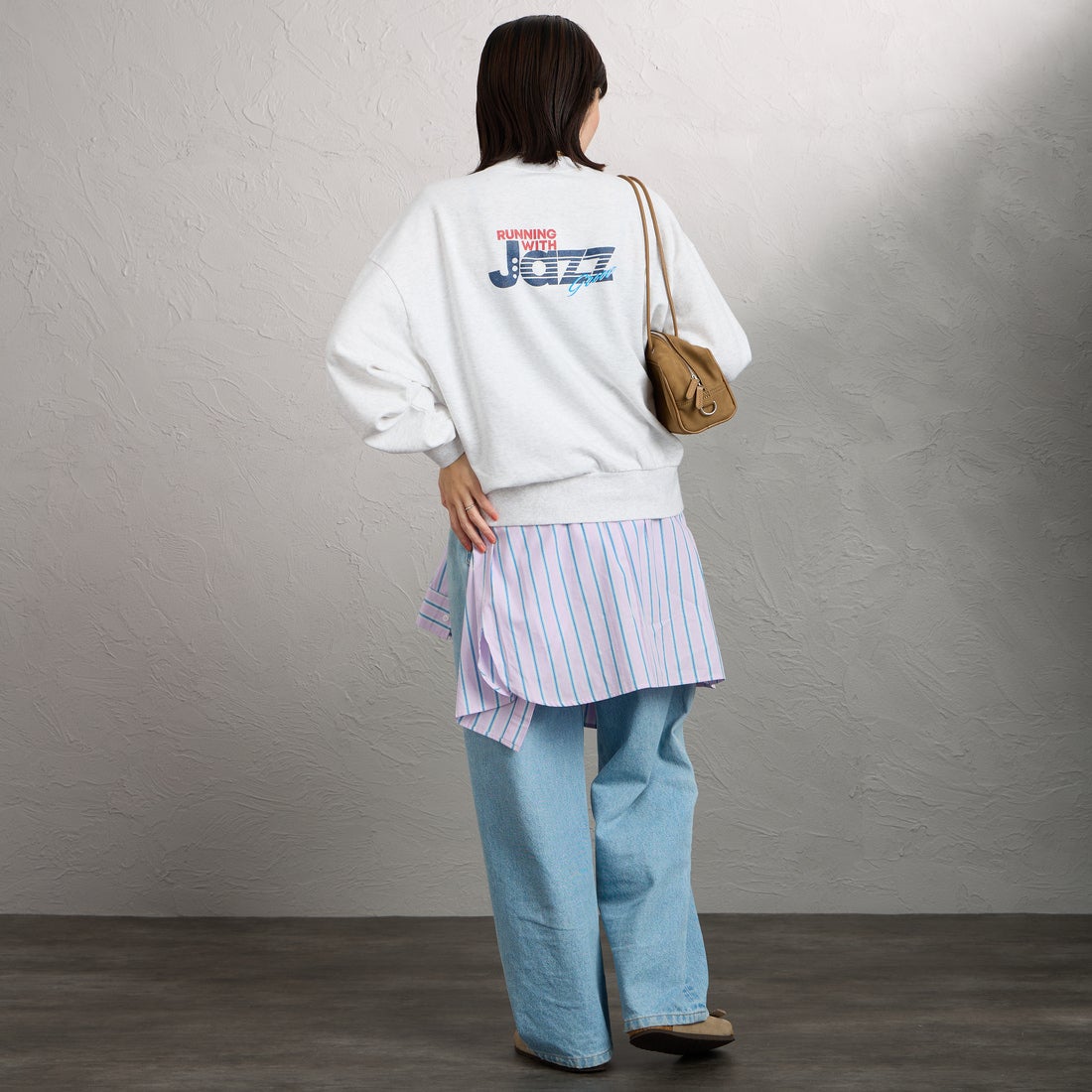 THE SHINZONE [ザ シンゾーン] JAZZ GROOVE スウェットシャツ [26SMSCU10] 06 GRAY &&モデル身長：160cm 着用サイズ：F0&&