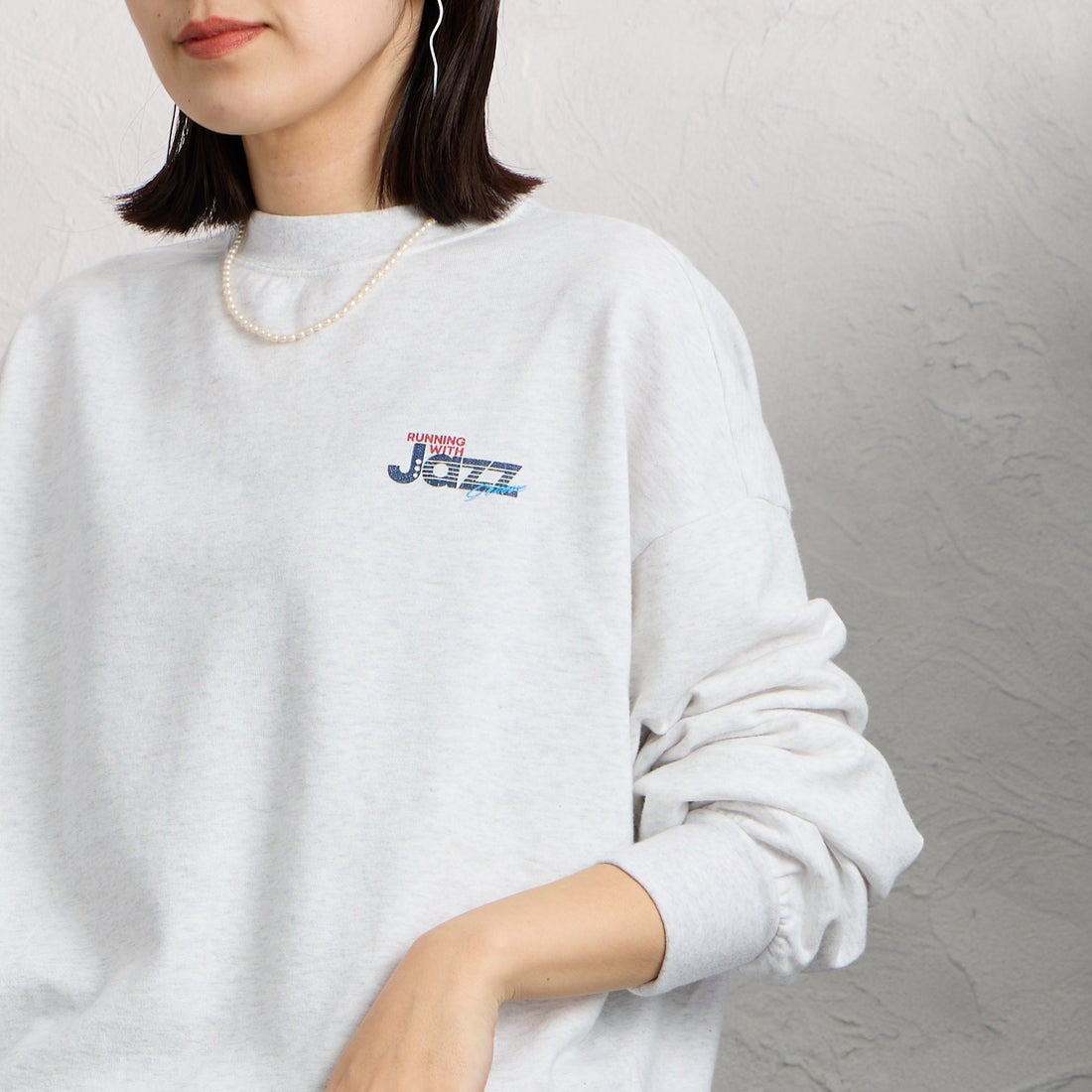 THE SHINZONE [ザ シンゾーン] JAZZ GROOVE スウェットシャツ [26SMSCU10] 06 GRAY &&モデル身長：160cm 着用サイズ：F0&&