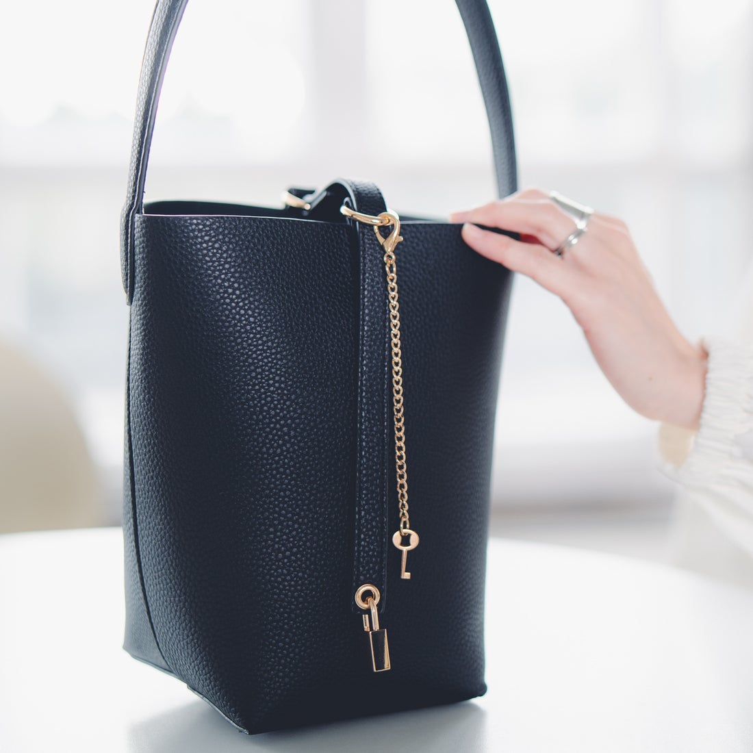 A.P.C. [アー・ペー・セー] Rebound メッシュショッピングバッグ