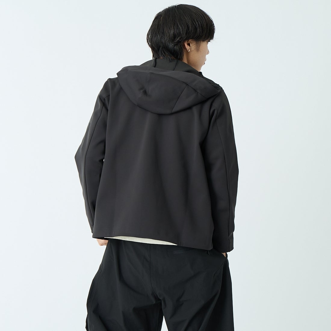 DESCENTE ALLTERRAIN [デサントオルテライン] エアロストレッチジャケット [DU6SJKA1M] BK00 &&モデル身長：179cm 着用サイズ：M&&