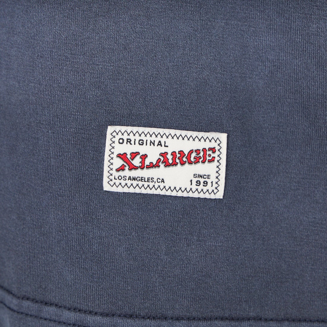 XLARGE [エクストララージ] オールドイングリッシュ パッチロングスリーブTシャツ  [101261011001] NAVY