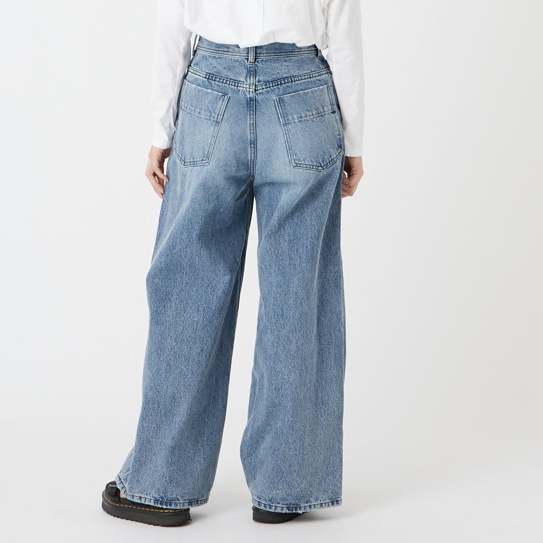 MAISON SPECIAL [メゾンスペシャル] ダブルポケットカラーデニム [21261465803] BLU &&モデル身長：162cm 着用サイズ：24&&