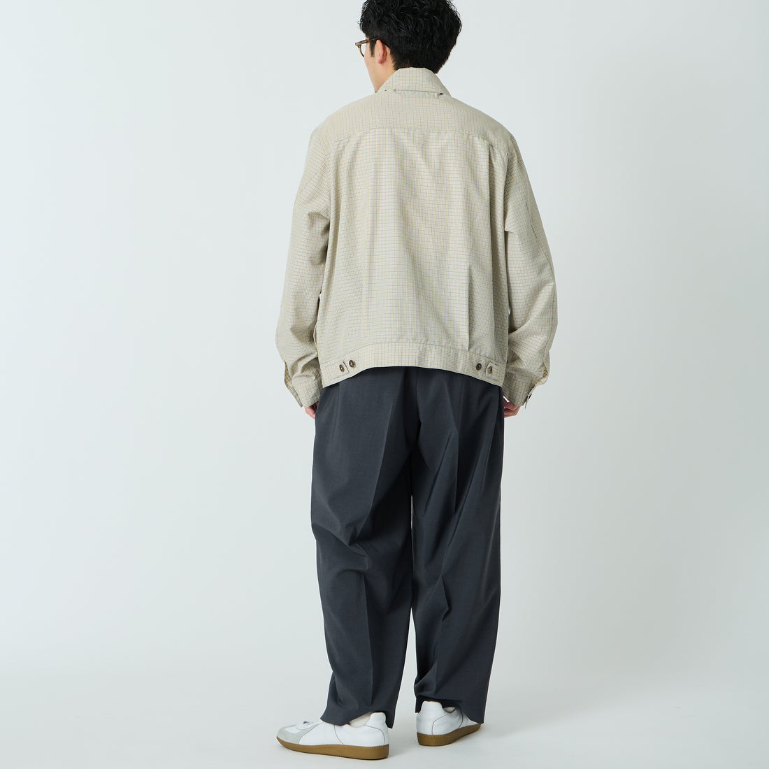 UNIVERSAL OVERALL [ユニバーサルオーバーオール] 別注 シャツトラッカージャケット [U2613401IN-JF] BEIGE CHEC &&モデル身長：168cm 着用サイズ：L&&